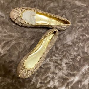 Flat ballerina coach shoe